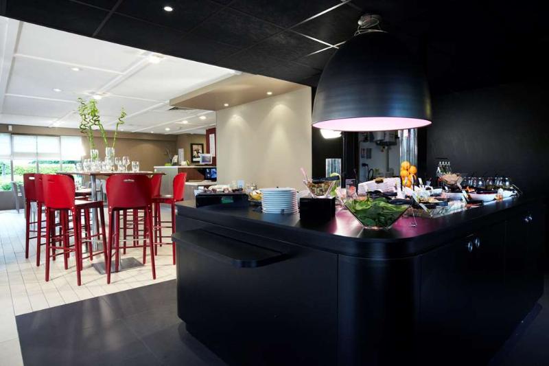 ホテル Campanile Orleans Nord Saran