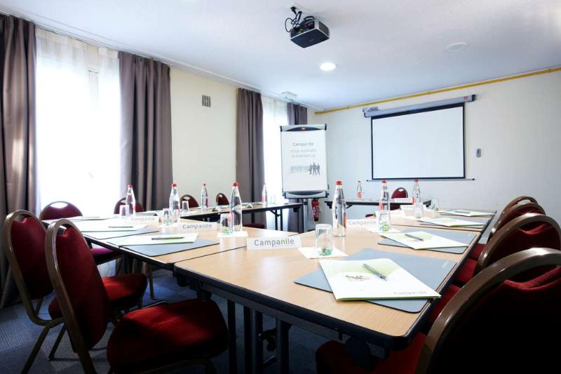 ホテル Campanile Orleans Nord Saran
