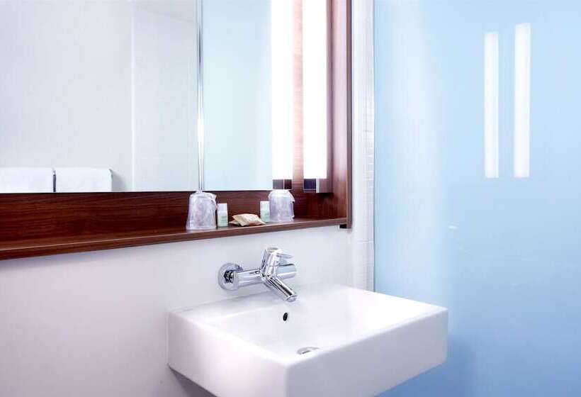 ホテル Campanile Orleans Nord Saran