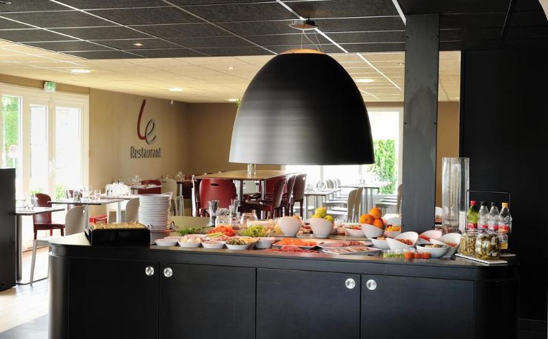 فندق Campanile Orléans Ouest ~ La Chapelle St Mesmin