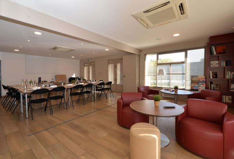 בית מלון כפרי Campanile Reims Ouest  Tinqueux