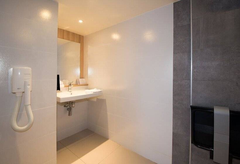 בית מלון כפרי Campanile Reims Ouest  Tinqueux