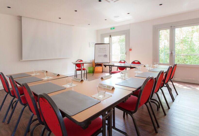 בית מלון כפרי Campanile Tours Sud  Chambraylestours