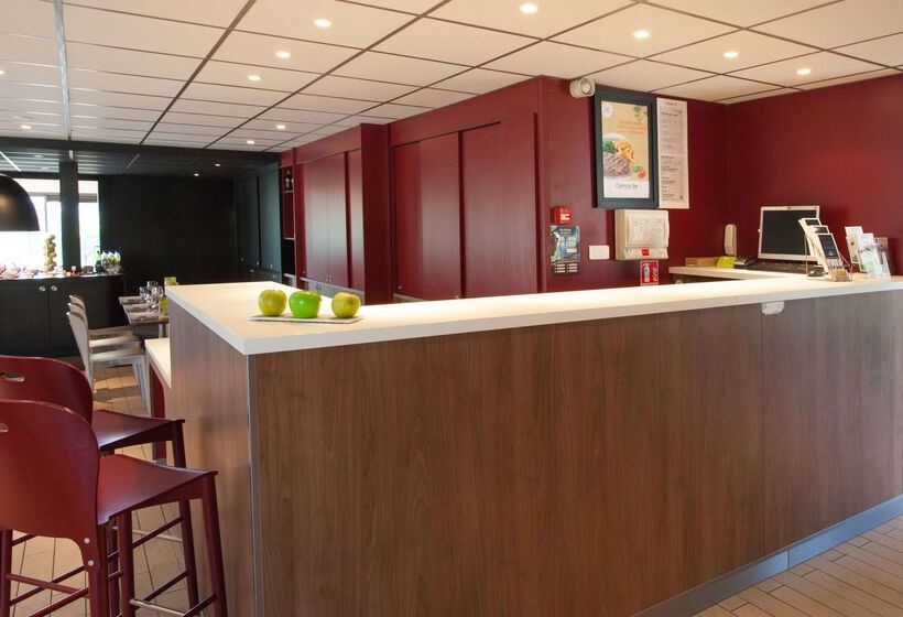 בית מלון כפרי Campanile Tours Sud  Chambraylestours