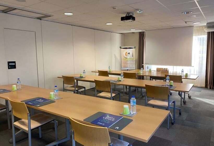 בית מלון כפרי Campanile Tours Sud ~ Joué Les Tours