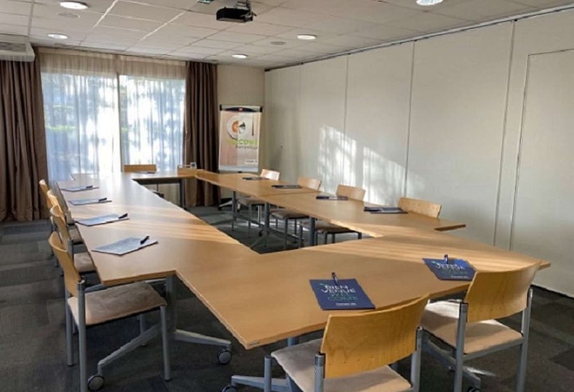 בית מלון כפרי Campanile Tours Sud ~ Joué Les Tours