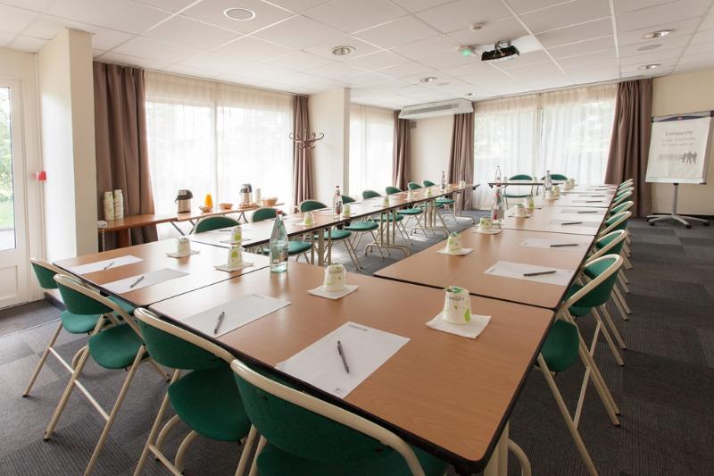 בית מלון כפרי Campanile Tours Sud ~ Joué Les Tours