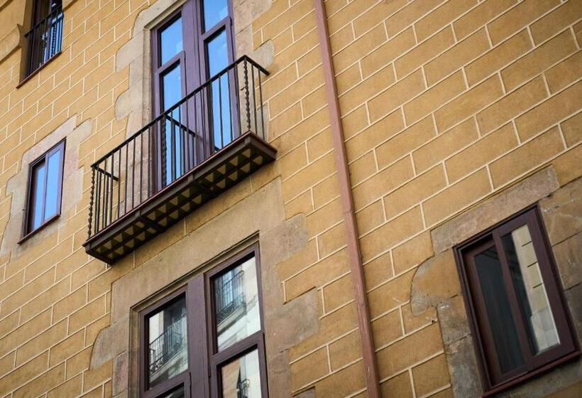 Отель Catalonia Born