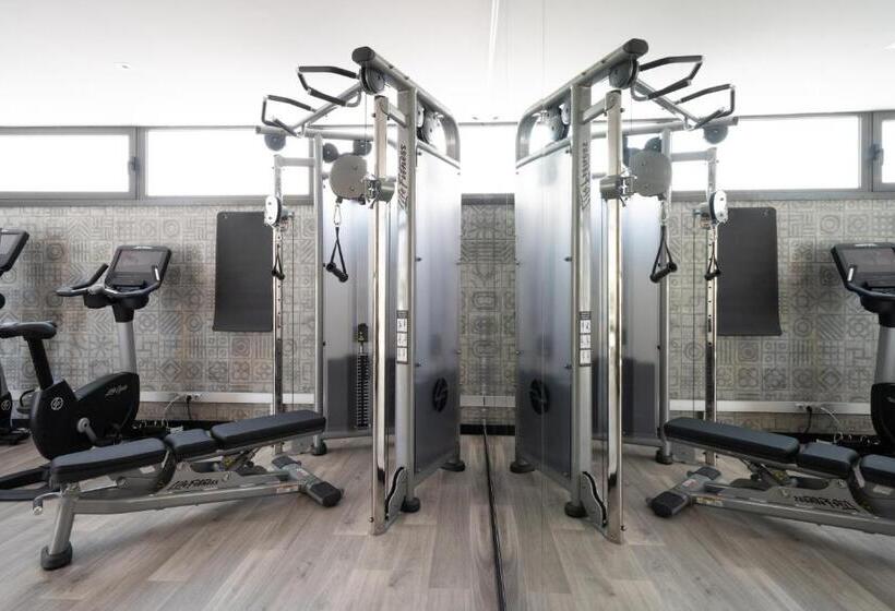 Отель Catalonia Born