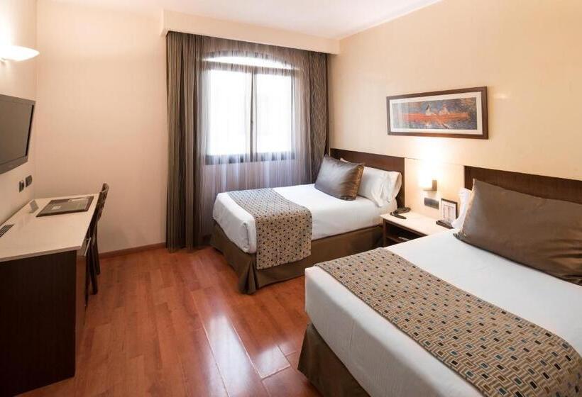 Отель Catalonia Born