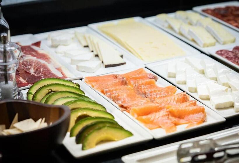 Отель Catalonia Born