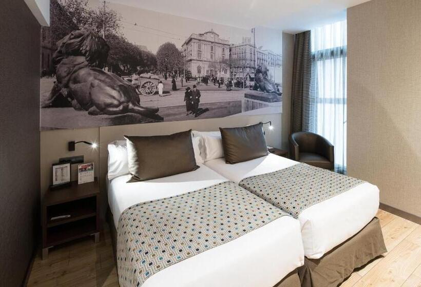 Отель Catalonia Born