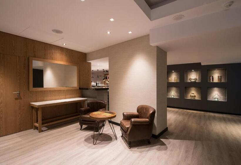 Отель Catalonia Born