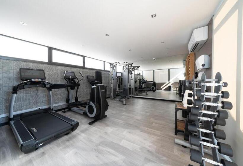 Отель Catalonia Born