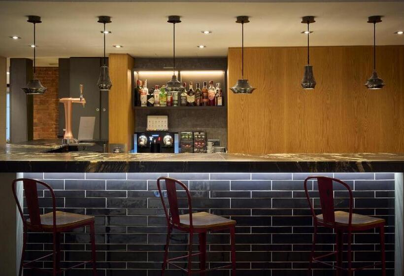 Отель Catalonia Born