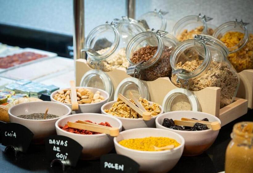 Отель Catalonia Born