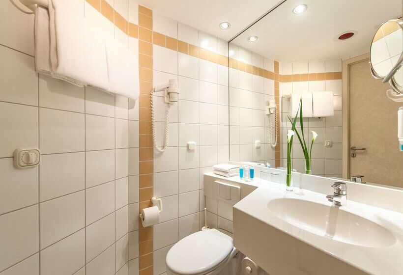 هتل Essential By Dorint Köln Junkersdorf