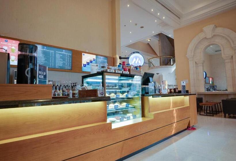 Отель Grand Continental