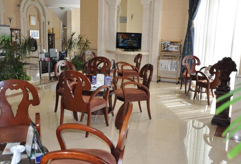 Отель Grand Continental