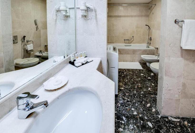 Отель Grand Continental