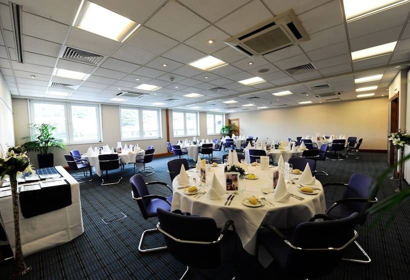 בית מלון כפרי Holiday Inn Edinburgh Zoo, An Ihg