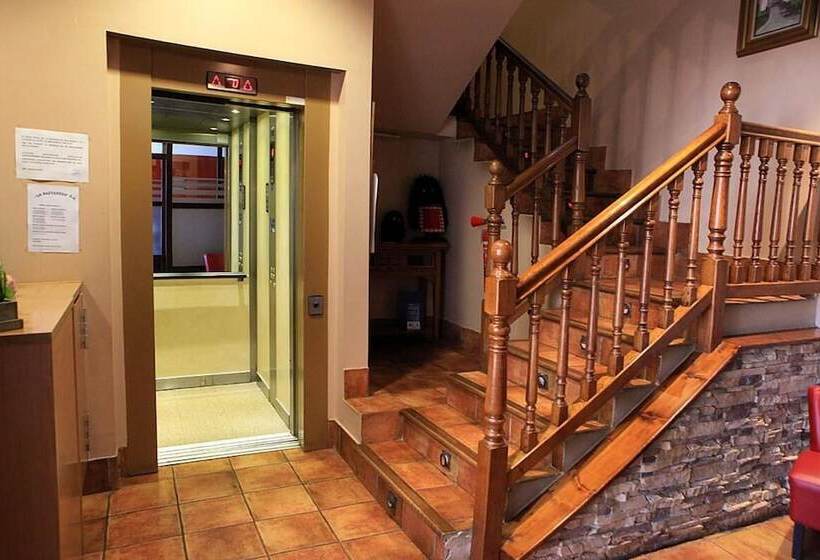 هتل Hostal Antxitonea