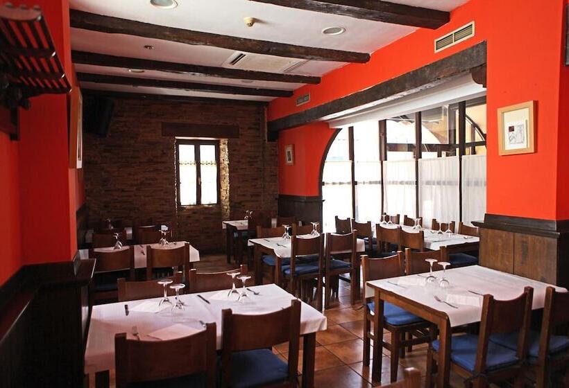 هتل Hostal Antxitonea