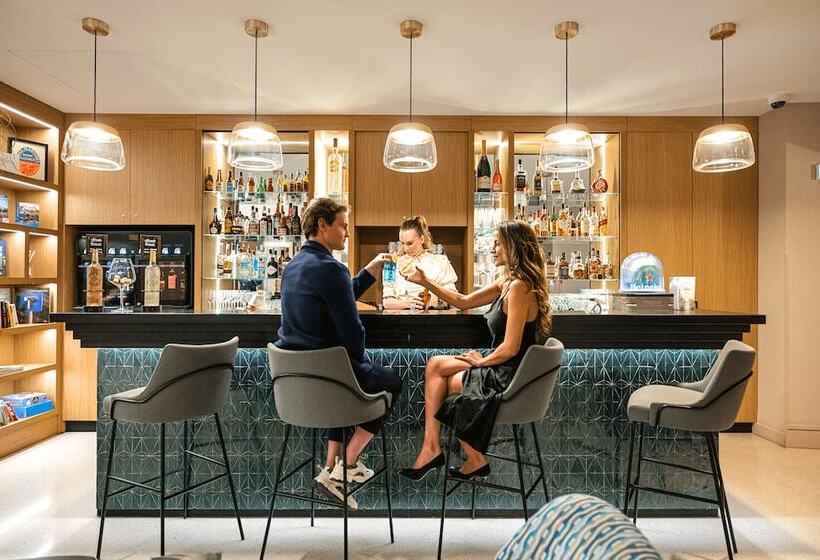 ホテル Apollinaire Nice