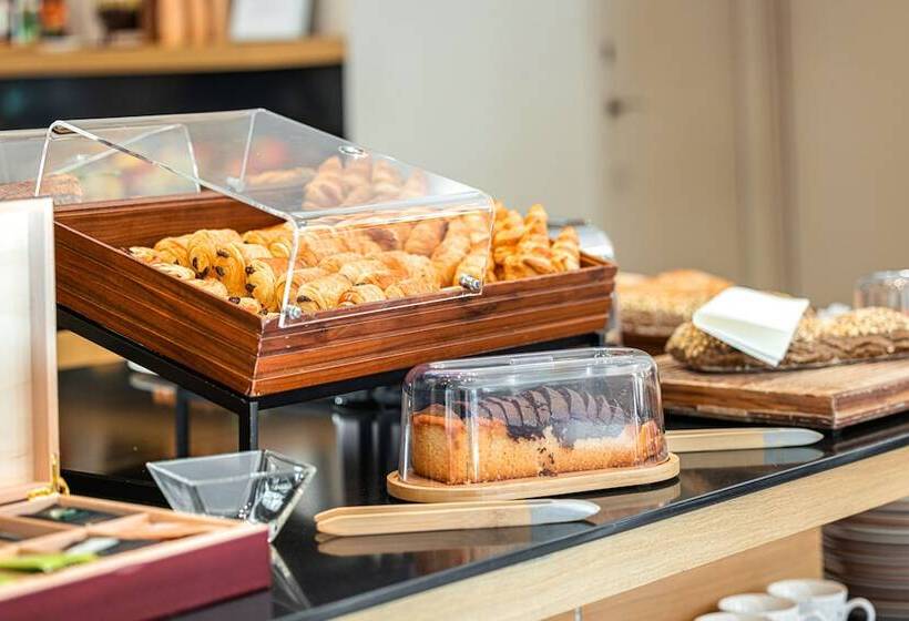 ホテル Apollinaire Nice