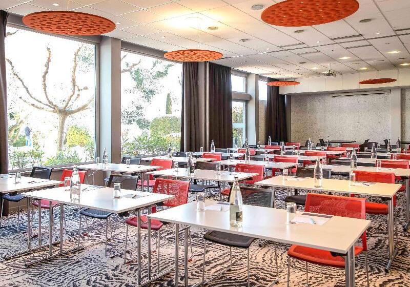 בית מלון כפרי Hôtel Mercure Cavaillon