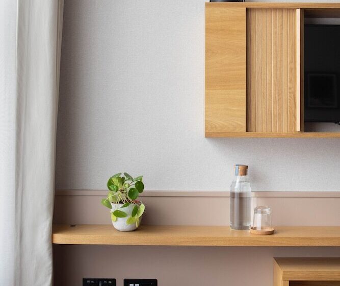 Inhabit Queen S Gardens, A Member Of Design Hotels