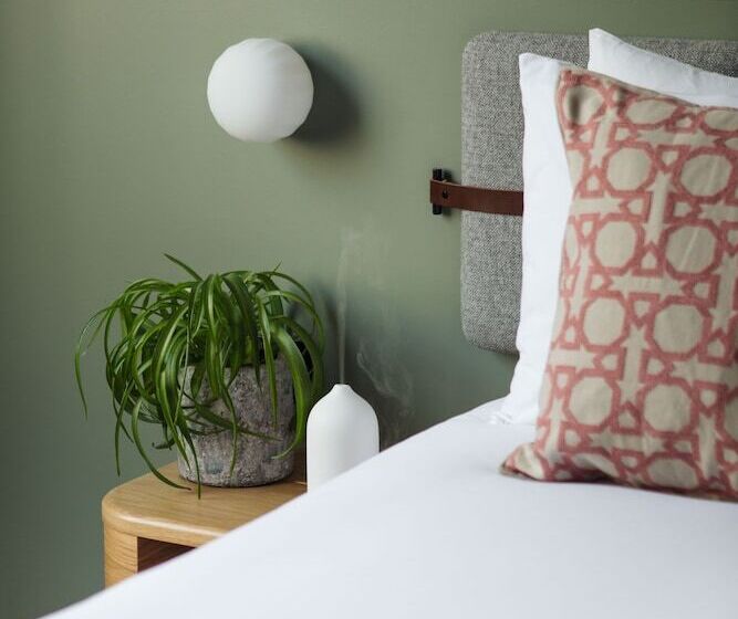 Inhabit Queen S Gardens, A Member Of Design Hotels