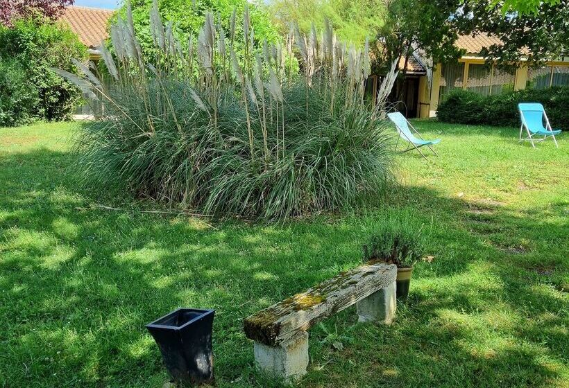 Отель Kyriad Angoulême Nord Champniers Hôtel & Résidence