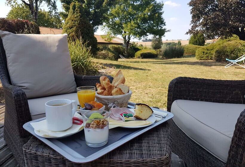 Отель Kyriad Angoulême Nord Champniers Hôtel & Résidence