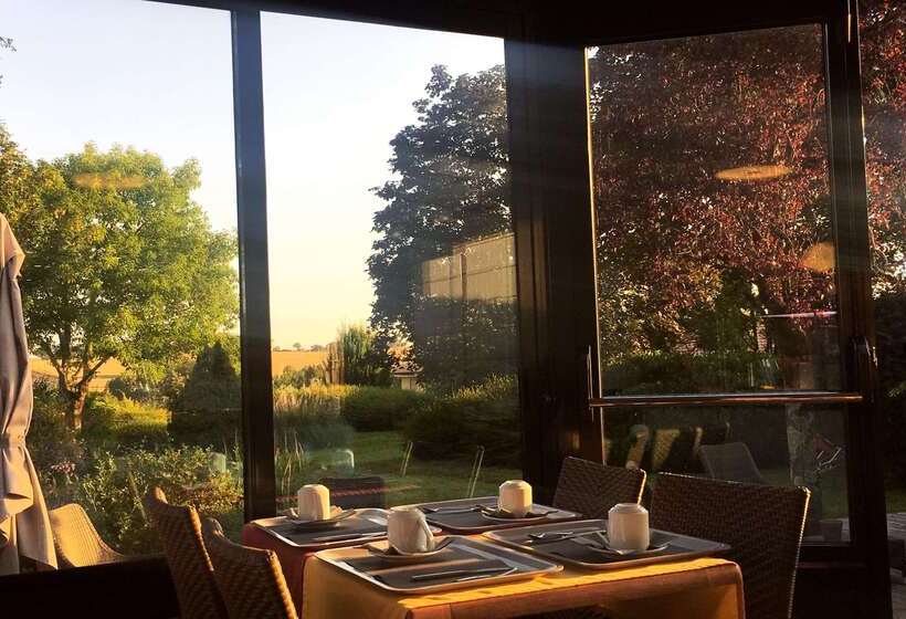 Отель Kyriad Angoulême Nord Champniers Hôtel & Résidence