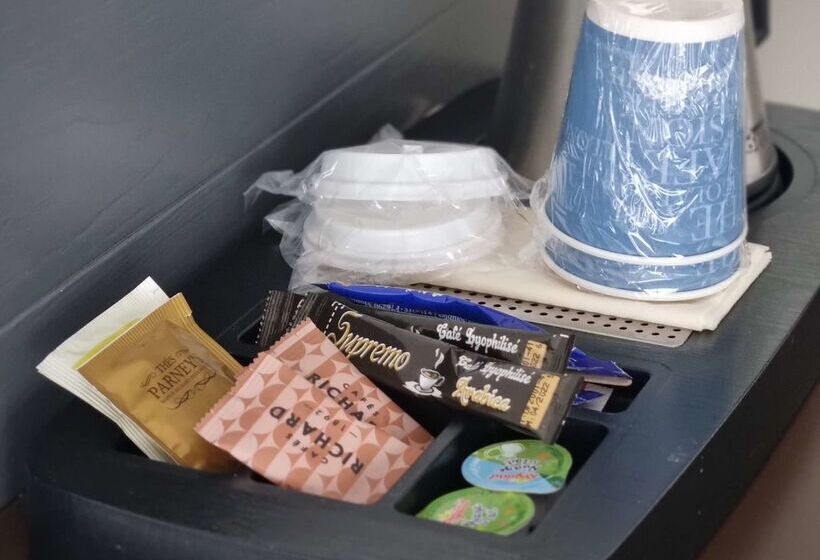 Отель Kyriad Angoulême Nord Champniers Hôtel & Résidence