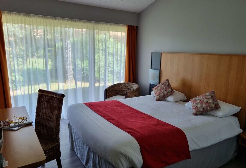 Отель Kyriad Angoulême Nord Champniers Hôtel & Résidence