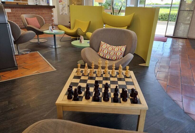 Отель Kyriad Angoulême Nord Champniers Hôtel & Résidence