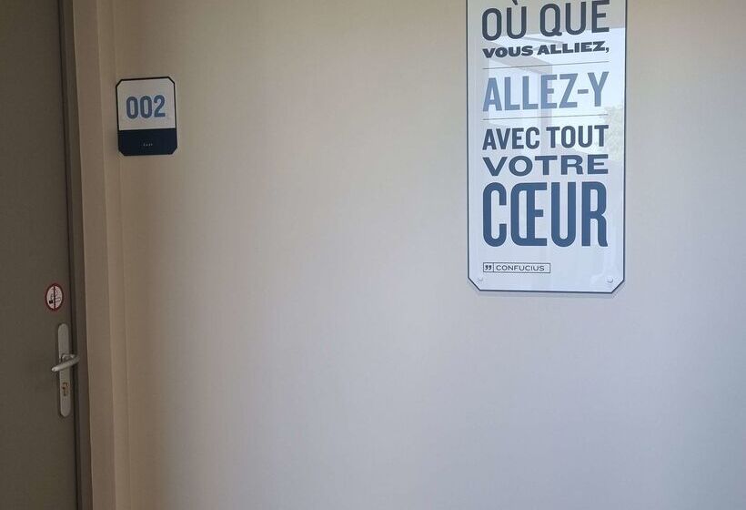 Отель Kyriad Angoulême Nord Champniers Hôtel & Résidence