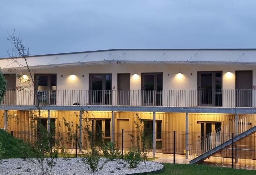 Отель Kyriad Angoulême Nord Champniers Hôtel & Résidence