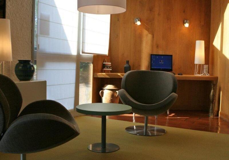 Отель Kyriad Angoulême Nord Champniers Hôtel & Résidence