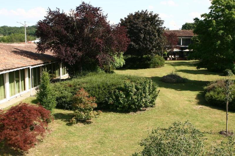 Отель Kyriad Angoulême Nord Champniers Hôtel & Résidence