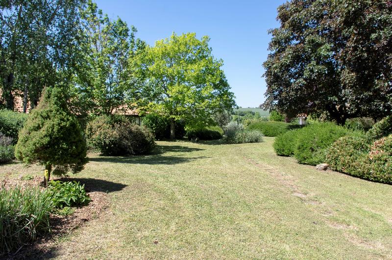 Отель Kyriad Angoulême Nord Champniers Hôtel & Résidence