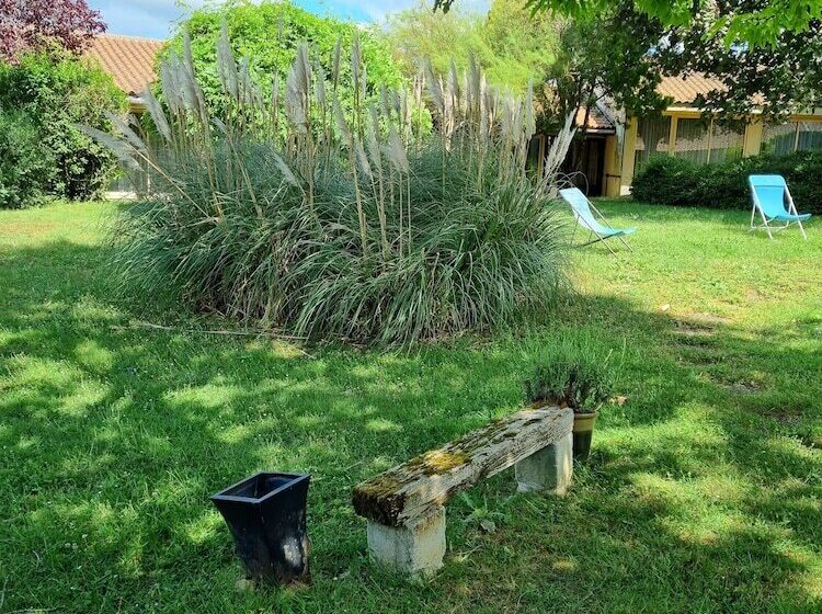 Отель Kyriad Angoulême Nord Champniers Hôtel & Résidence