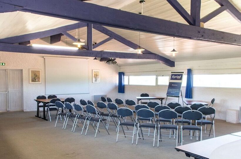 Отель Kyriad Angoulême Nord Champniers Hôtel & Résidence