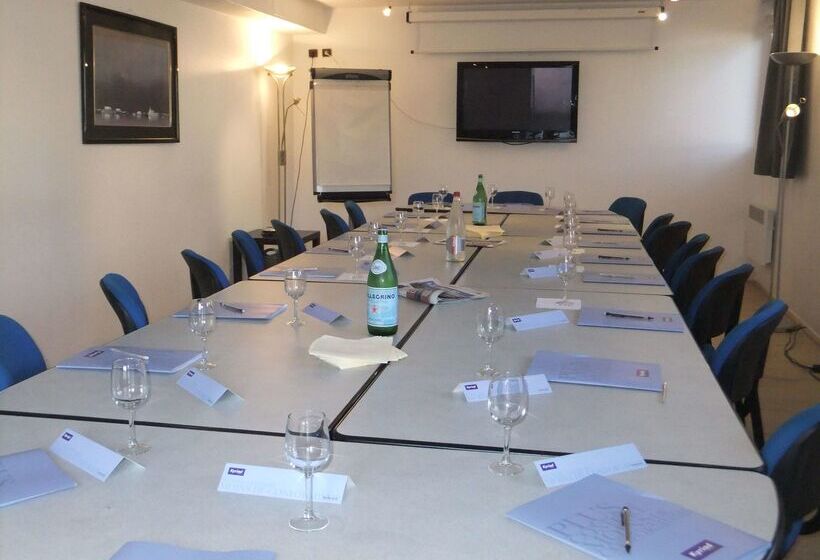 בית מלון כפרי Restaurant Kyriad Brive Centre