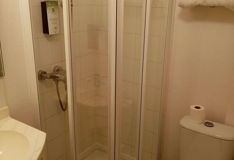 فندق Kyriad Chantilly