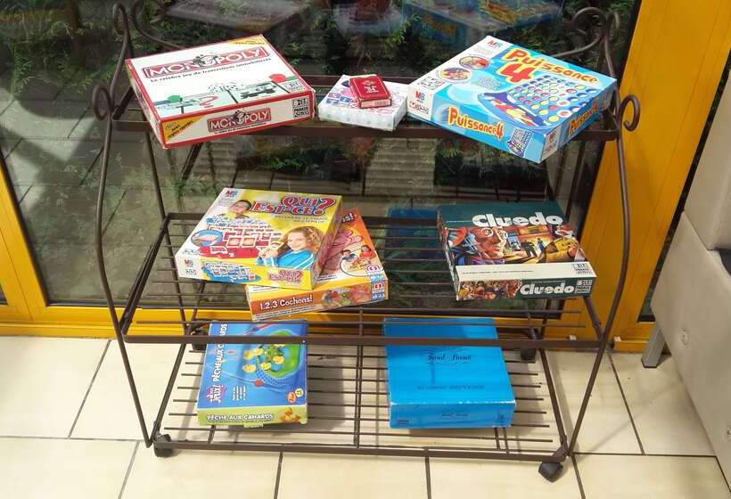 فندق Kyriad Chantilly