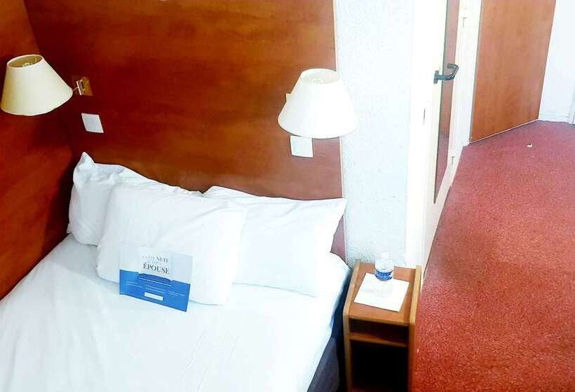 فندق Kyriad Chantilly