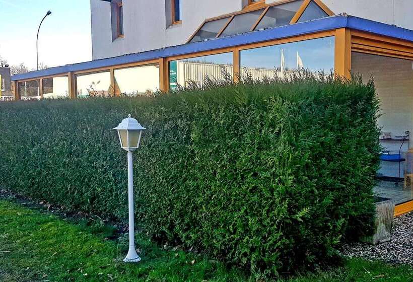 فندق Kyriad Chantilly